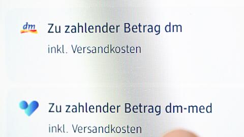 Beim Einkauf werden Produkte von dm und von dm-med getrennt ausgewiesen.