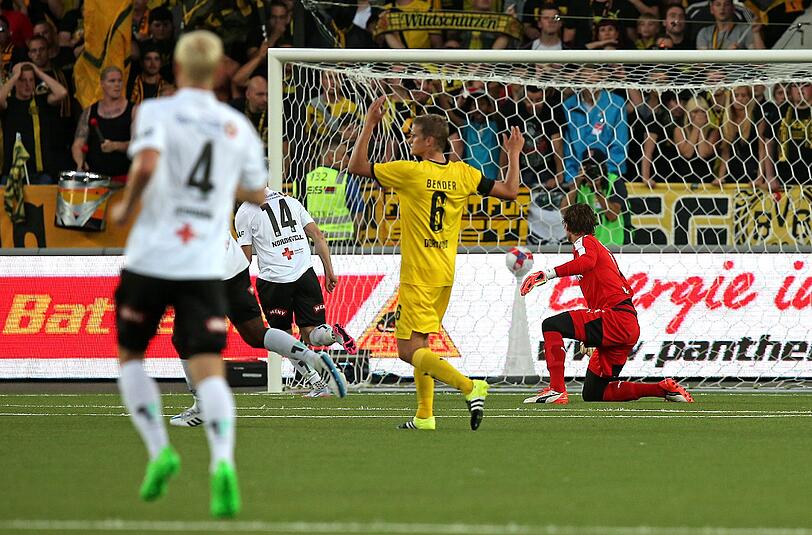 Hier kassiert der BVB das 2:0. In der zweiten Halbzeit drehen die Westfalen aber das Spiel zu ihren Gunsten.