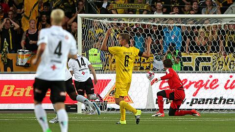 Hier kassiert der BVB das 2:0. In der zweiten Halbzeit drehen die Westfalen aber das Spiel zu ihren Gunsten.