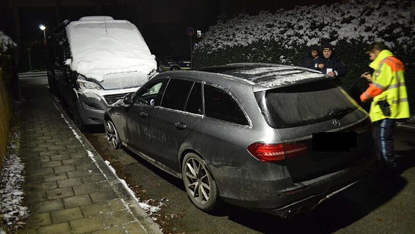 Auto da, Dieb weg: In Riemerling fand die Polizei den AMG. Auto da, Dieb weg: In Riemerling fand die Polizei den AMG.