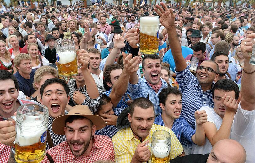 ... genauso wie die zahlreichen Wiesnbesucher.