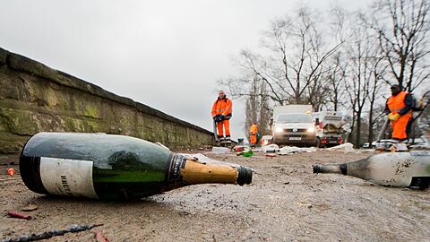 55 Tonnen Müll sammelte die Münchner Straßenreinigung am Neujahrstag 2020 auf. (Symbolbild)