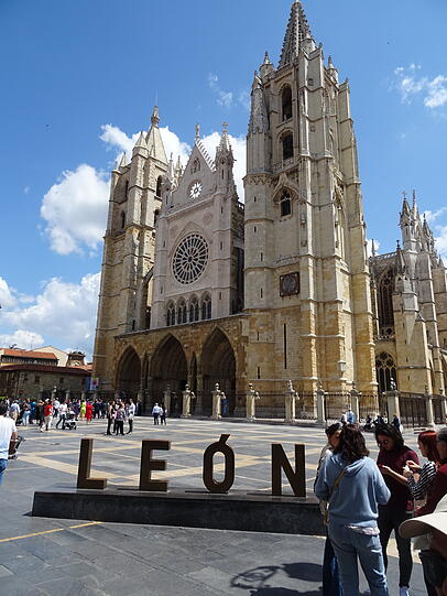 Kathedrale in Leon: Die Stadt ist auf alle Fälle einen Ruhetag zur Besichtigung wert.