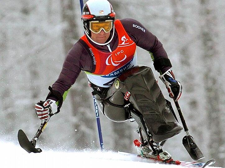 Martin Braxenthaler fährt 2006 im Slalom bei den Paralympischen Spiele in Turin.