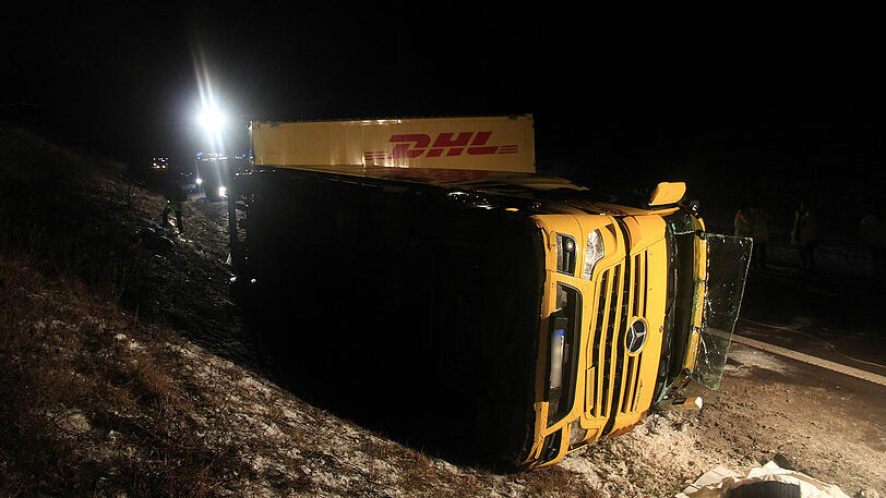 Auf der A71 ereigneten sich zwei Lkw-Unfälle unmittelbar nacheinander, einer davon mit tödlichem Ausgang. Die Bilder von der Unfallstelle.