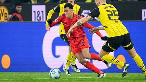 Maximilian Beier, Jamal Musiala und Niklas Süle (v.l.) in der Partie Borussia Dortmund gegen FC Bayern München.