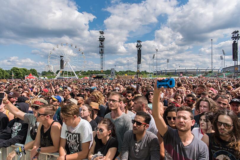 Die Besucher vom Nürnberger Festival "Rock im Park" hatten mehr Glück: Hier schien die Sonne das ganze Festival-Wochenende durch.