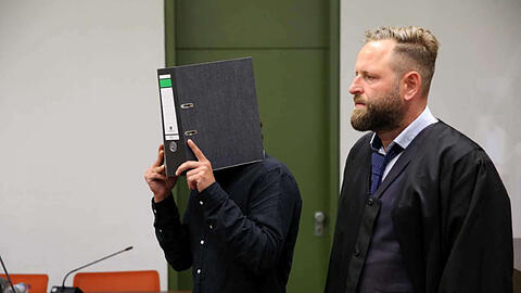 Der Angeklagte vor Gericht.