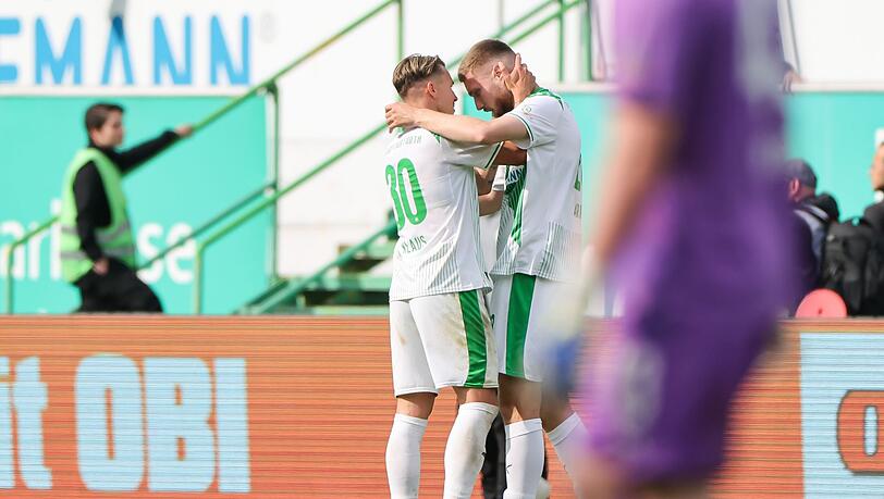 Für die Spieler von Greuther Fürth geht es in die Relegation. Für die Spieler von Greuther Fürth geht es in die Relegation.