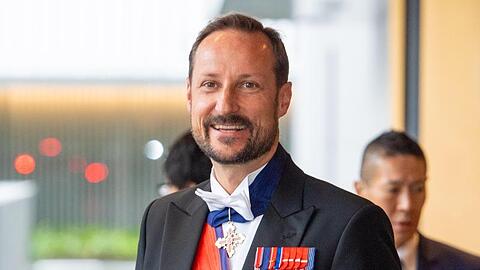 Ein echter Vollbart ist das nicht, was Kronprinz Haakon im Gesicht trägt. Vielleicht ein variierter Van-Dyke-Bart?