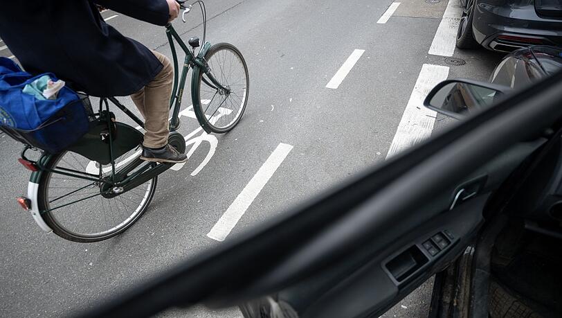 Die Regierung plant verpflichtende T&uuml;rwarnsysteme f&uuml;r Kfz-Hersteller. (Symbolbild)