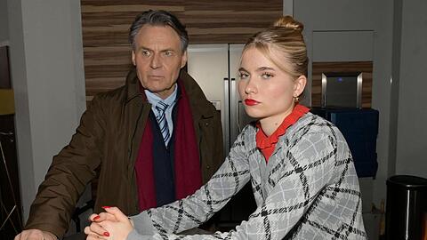 "GZSZ": F&uuml;r Gerner (l.) sind bei dem Treffen mit Johanna (r.) die Spannungen der Geschwister deutlich sp&uuml;rbar.