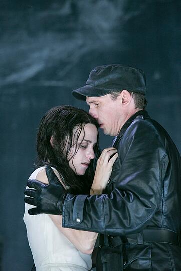 Valeria Pachner in "Glaube Liebe Hoffnung" im Residenztheater.