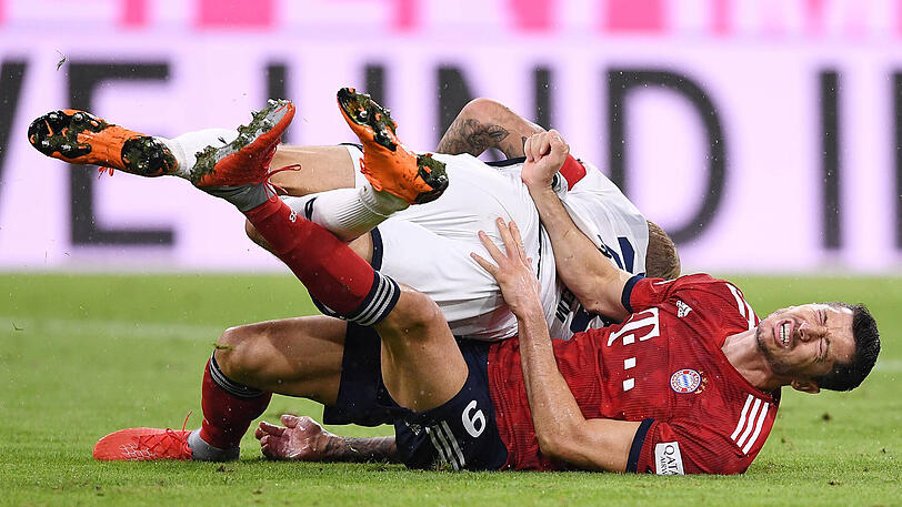 ROBERT LEWANDOWSKI, NOTE 2: Der Mann hat Nerven. Verballerte zunächst einen Elfer (79.), um dann zum Erlöser zu werden: Trat erneut an und erzielte das 2:1 (82.). Toller Saisonstart nach dem Wechselärger.