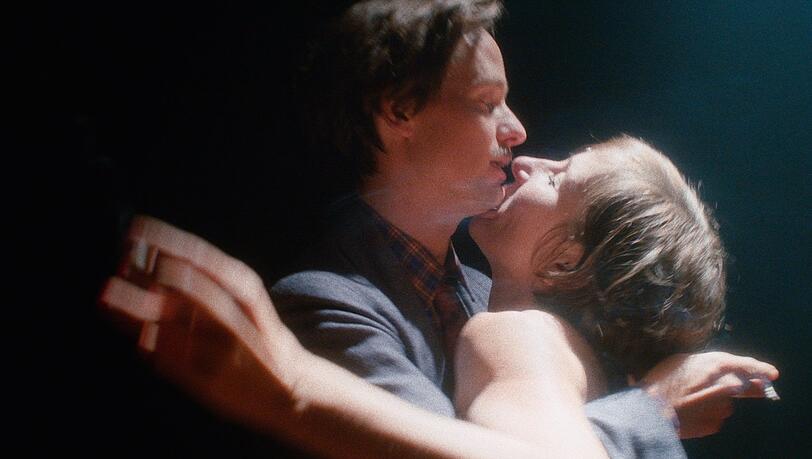 Kuss der Nymphomanin: Meret Becker küsst Tom Schilling in der freien Erich-Kästner-Verfilmung "Fabian" von Dominik Graf. Kuss der Nymphomanin: Meret Becker küsst Tom Schilling in der freien Erich-Kästner-Verfilmung "Fabian" von Dominik Graf.