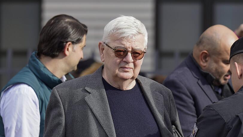 Auch der grüne Ex-Vizekanzler Joschka Fischer gehört mit seiner Beraterfirma zu den Gläubigern der Signa Geld. Auch der grüne Ex-Vizekanzler Joschka Fischer gehört mit seiner Beraterfirma zu den Gläubigern der Signa Geld.