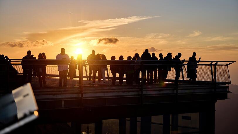 Besucher auf der Gipfelterrasse. Besucher auf der Gipfelterrasse.