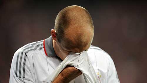 Bayern-Star Robben braucht jetzt ärztliche Betreuung. Bayern-Star Robben braucht jetzt ärztliche Betreuung.