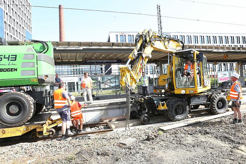Bauarbeiten auf der Stammstrecke: Wer am Wochenende mitten in München die S-Bahn nehmen will, schaut in die Röhre. Die Bahn baut um. Wir haben uns auf der großen Baustelle mal ein Bild gemacht. Hier gibt's die Fotos...
