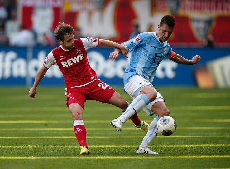 GUILLERMO VALLORI:	NOTE 4.
Resoluter Abwehrchef, meistens auf der Höhe. In Hälfte zwei aber zunehmend in Schwierigkeiten. Dazu mit schwachem Spielaufbau.