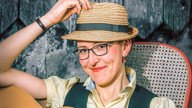 Die bayerische Kabarettistin Martina Schwarzmann. Die bayerische Kabarettistin Martina Schwarzmann.
