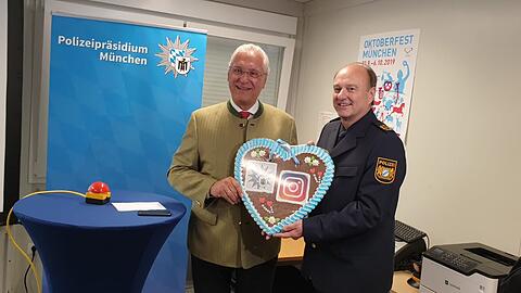 Bayerns Innenminister Joachim Herrmann (CSU) stellte am Montag zusammen mit Polizeipräsident Hubertus Andrä das Instagram-Konzept der Polizei vor.