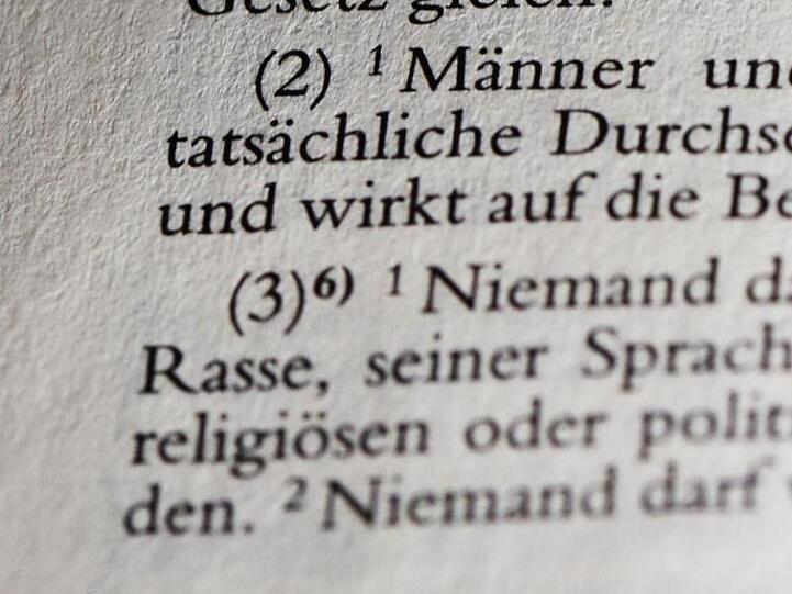Das Wort "Rasse" im im Artikel 3 Absatz 3 des Grundgesetzes.