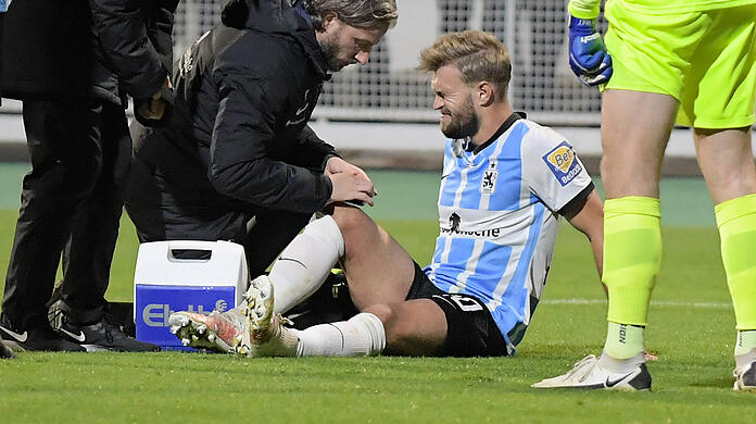 Schmerzverzerrtes Gesicht: 1860-Defensivspieler Yannick Deichmann musste verletzungsbedingt raus.,