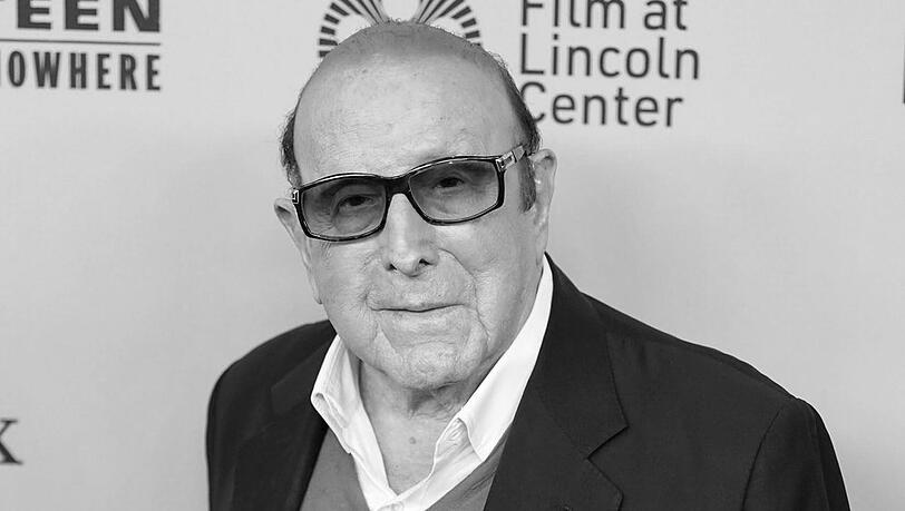 Clive Davis wurde 94 Jahre alt. Clive Davis wurde 94 Jahre alt.