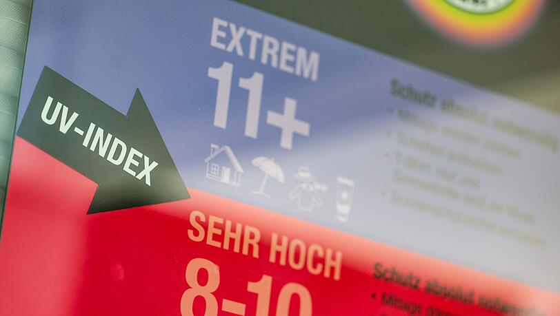 UV-Index-Tafeln informieren über den richtigen Sonnenschutz. (Archivbild) UV-Index-Tafeln informieren über den richtigen Sonnenschutz. (Archivbild)