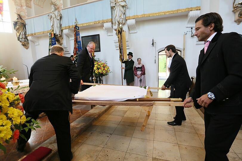 Filser-Fahnenweihe in der Heilig-Kreuz-Kirche in Forstenried. Die Bilder.