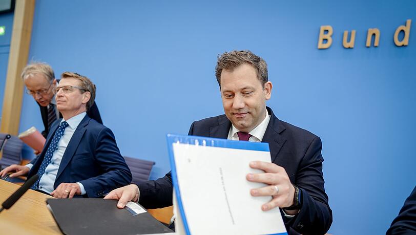 Finanzminister Klingbeil stellt seine Etatpläne in Berlin vor. Finanzminister Klingbeil stellt seine Etatpläne in Berlin vor.