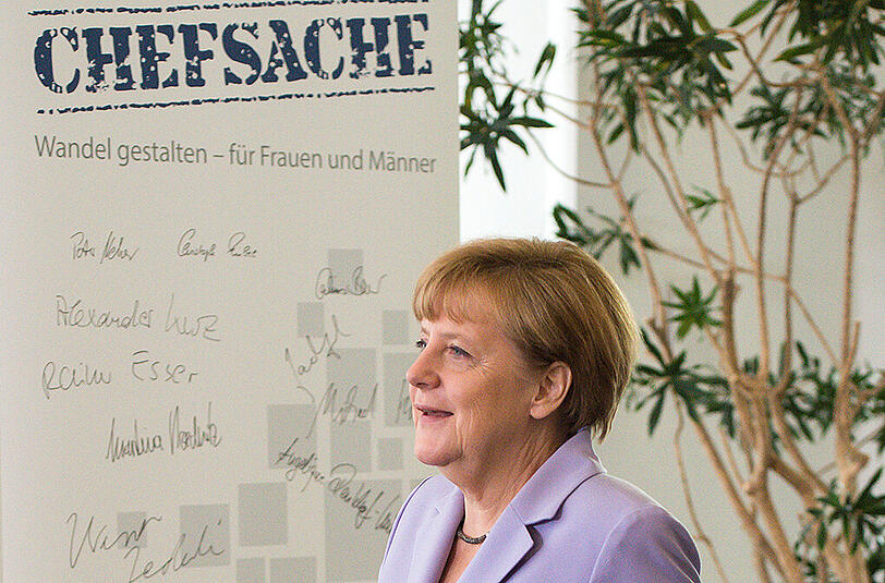 Merkel ist Schirmherrin der neuen Initiative "Chefsache", die sich für ein ausgewogenes Verhältnis von Frauen und Männern in Führungspositionen einsetzen will.