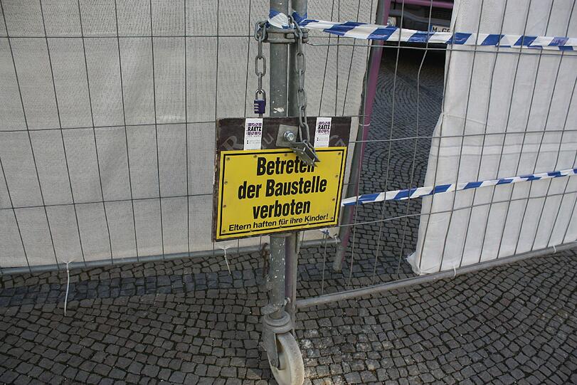 Kein Durchkommen: Studenten müssen einen Umweg nehmen.
