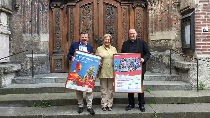 Laden zum gemeinsamen Feiern am 17. und 18. Juni ein: Josef Schmid (v.l.n.r.), Johanna Rumschöttel und Weihbischof Graf zu Stolberg. Laden zum gemeinsamen Feiern am 17. und 18. Juni ein: Josef Schmid (v.l.n.r.), Johanna Rumschöttel und Weihbischof Graf zu Stolberg.