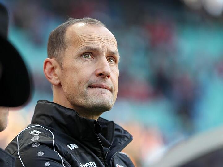 Leverkusens Trainer Heiko Herrlich im Stadion. Foto: Jan Woitas/Archiv