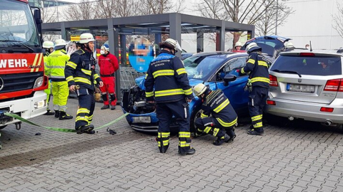 Die Feuerwehr musste die Insassen befreien.