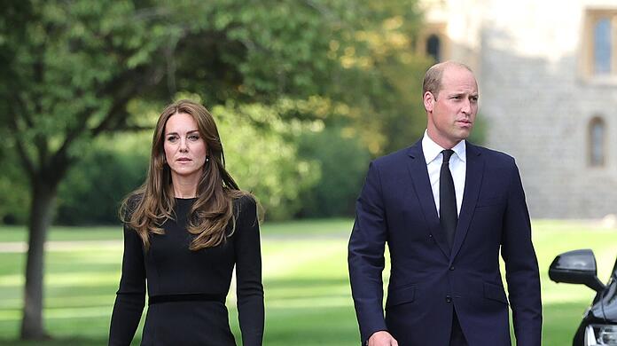 El príncipe William aparece actualmente en público sin la princesa Kate, que está enferma