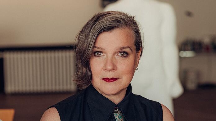 Claudia Bauer wurde 1966 in Landshut geboren. Sie studierte Schauspiel und Regie an der Hochschule Ernst Busch in Berlin, inszenierte in Jena, Magdeburg, Graz und Wien sowie 2019 die Moliére-Bearbeitung "Der eingebildete Kranke" am Residenztheater.