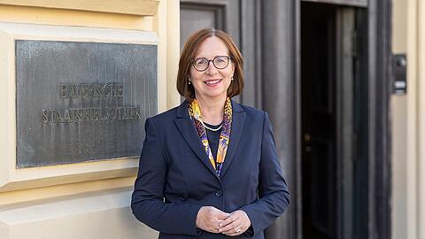 Die AZ hat mit der neuen Stabi-Generaldirektorin Dorothea Sommer gesprochen. Die Anglistin und Bibliotheksmanagerin, Jahrgang 1962, hat in Halle und im walisischen Aberystwyth studiert. Nach Stationen an der Universitäts- und Landesbibliothek Sachsen-Anhalt, wechselte sie 2015 an die Bayerische Staatbibliothek.