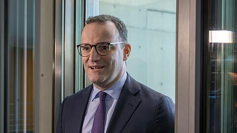 Jens Spahn stellt sich den Fragen der Abgeordneten zu Corona.