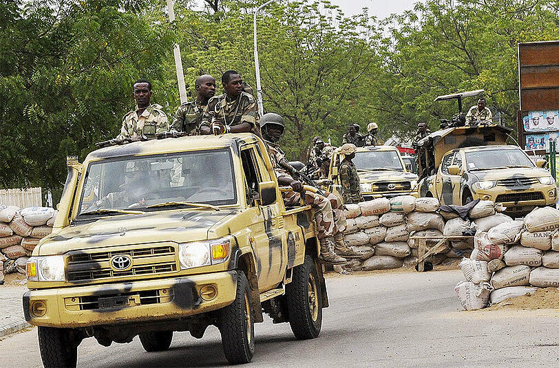 Nigerianische Soldaten im Osten des Landes. Die Armee liefert sich einen erbarmungslosen Kampf mit den Islam-Fanatikern der Boko Haram.