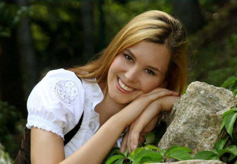 Nicole Scheubeck (25, Unterföhring)
1. Ich kann nicht leben ohne: Meine zwei belgischen Schäferhunde
2. Mein Vorbild ist: "Niad häd i, war I, dat I"
3. Bei München denke ich an: Weltstadt, Biergarten, Tracht