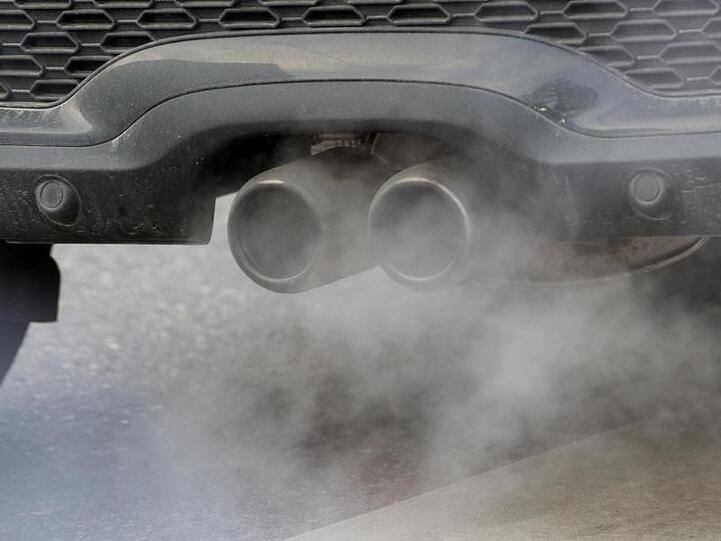 Trotz Klimaschutz-Debatte hält der SUV-Boom an.