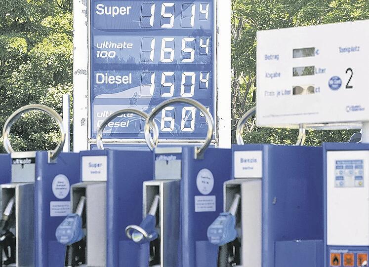 An Pfingsten kostete Sprit bis zu 1,65 Euro pro Liter.