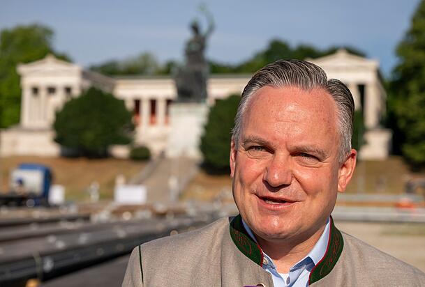 Anfang der Woche hat Wiesn-Chef Christian Scharpf (SPD) die Baustelle eröffnet.