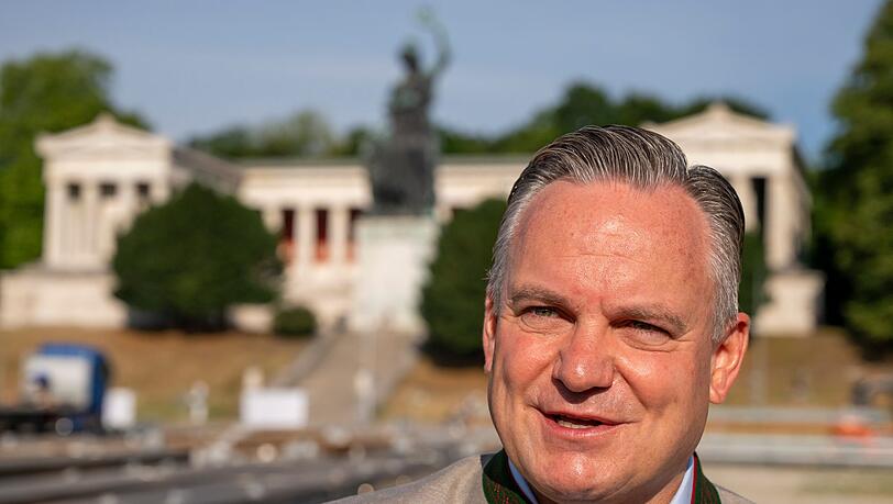 Anfang der Woche hat Wiesn-Chef Christian Scharpf (SPD) die Baustelle eröffnet. Anfang der Woche hat Wiesn-Chef Christian Scharpf (SPD) die Baustelle eröffnet.