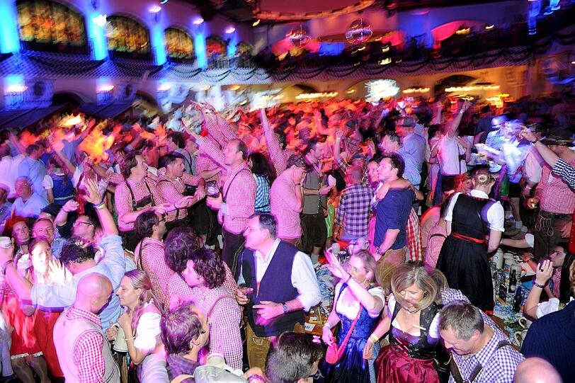 Wiesn-Party ohne Sperrstunde: So schön ist es im Wiesnzelt am Stiglmaierplatz.