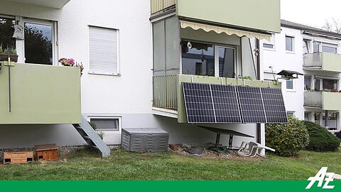 Balkon: Immer mehr Solarmodule sind dort in München angebracht