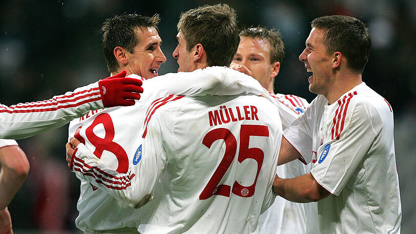 10. März 2009: Bayern-Jubel mit Thomas Müller, Miroslav Klose und Lukas Podolski. Torfolge: 1:0 Podolski (7.), 2:0 Podolski (34.), 3:0 Polga (39., Eigentor), 3:1 Moutinho (42.), 4:1 Schweinsteiger (43.), 5:1 van Bommel (74.), 6:1 Klose (82., Foulelfmeter), 7:1 Müller (90.)